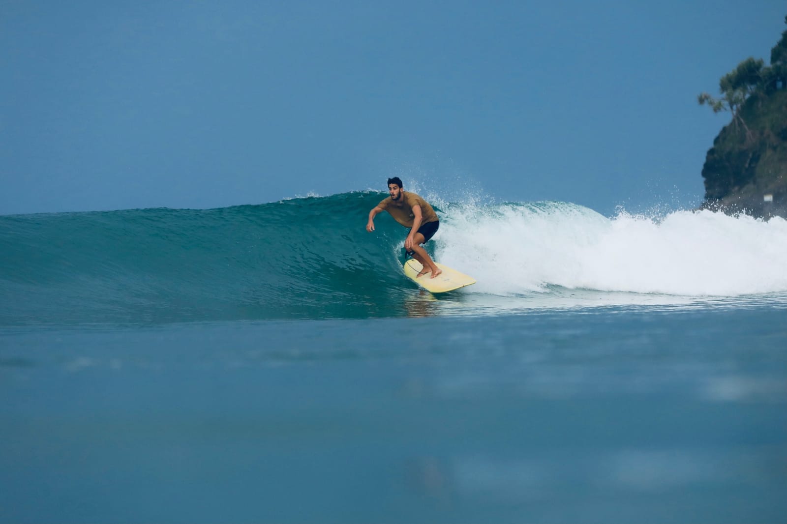 Simon driving down the line of a clean wave
